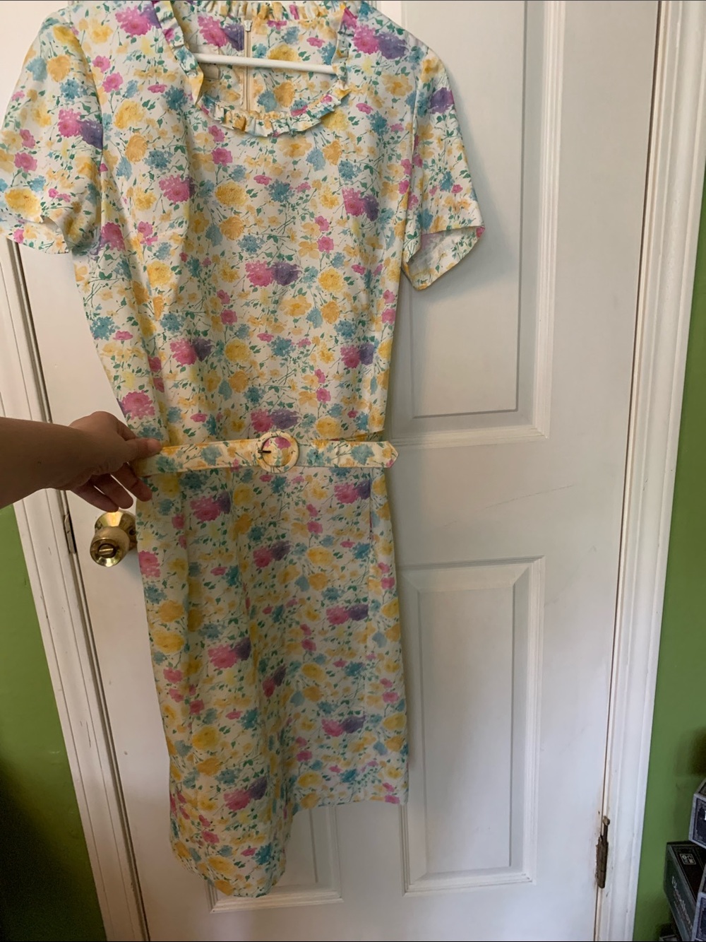 Vintage Jemison Boutique Floral Spring Dress  with Ruffle Collar, Belt, Pockets